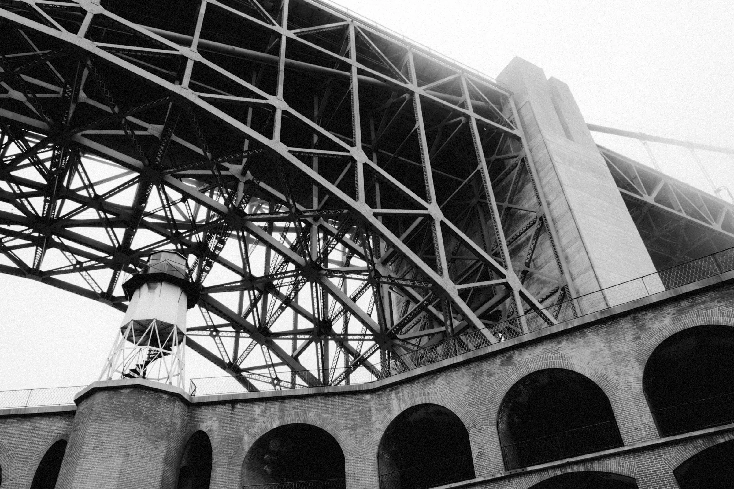 Steel lattice roof above arched openings